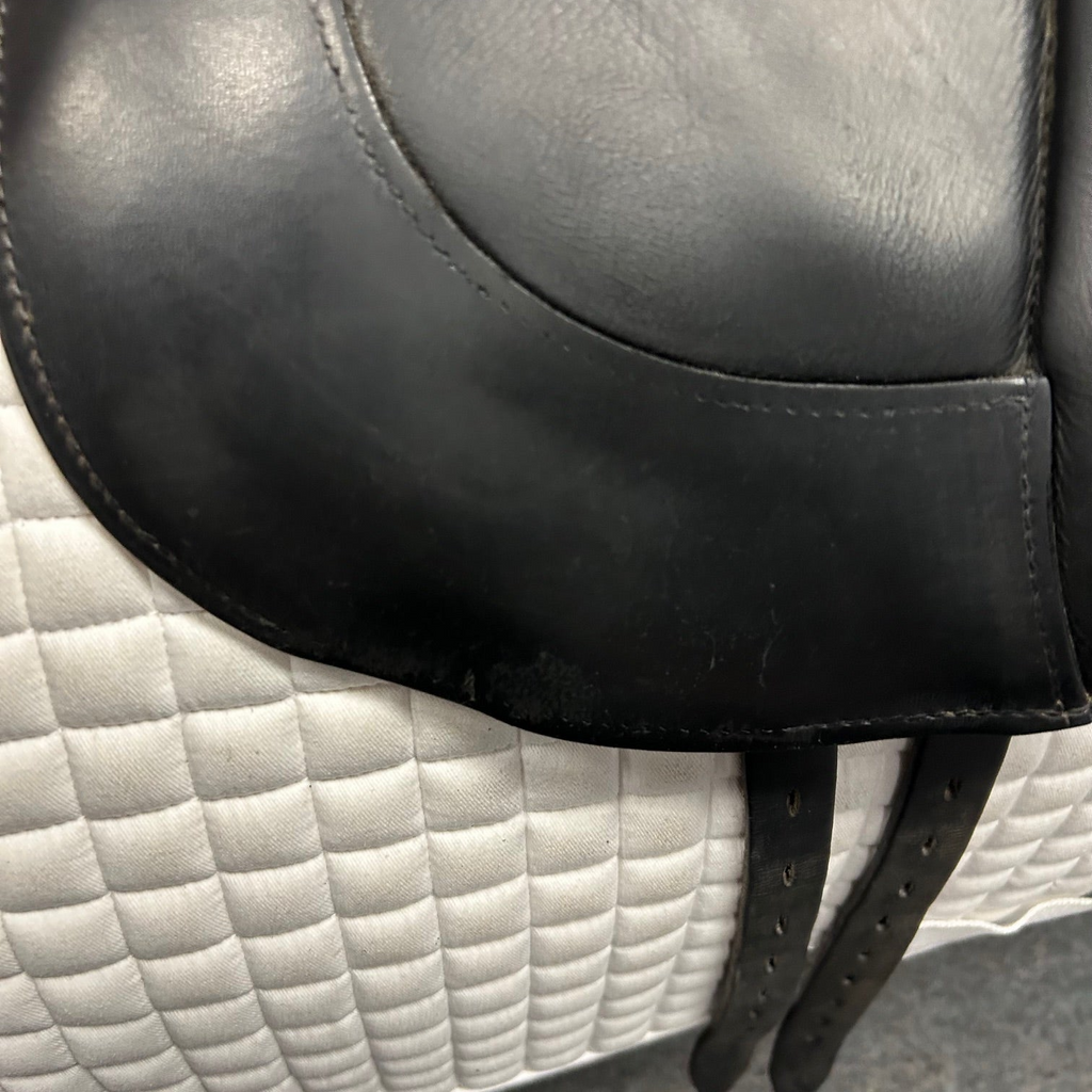 HOLD: Used Schleese Obrigado 17.5" Monoflap Dressage Saddle