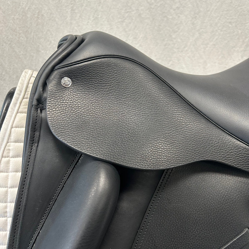 Demo Custom Signature Wolfgang Solo 18" Dressage Saddle