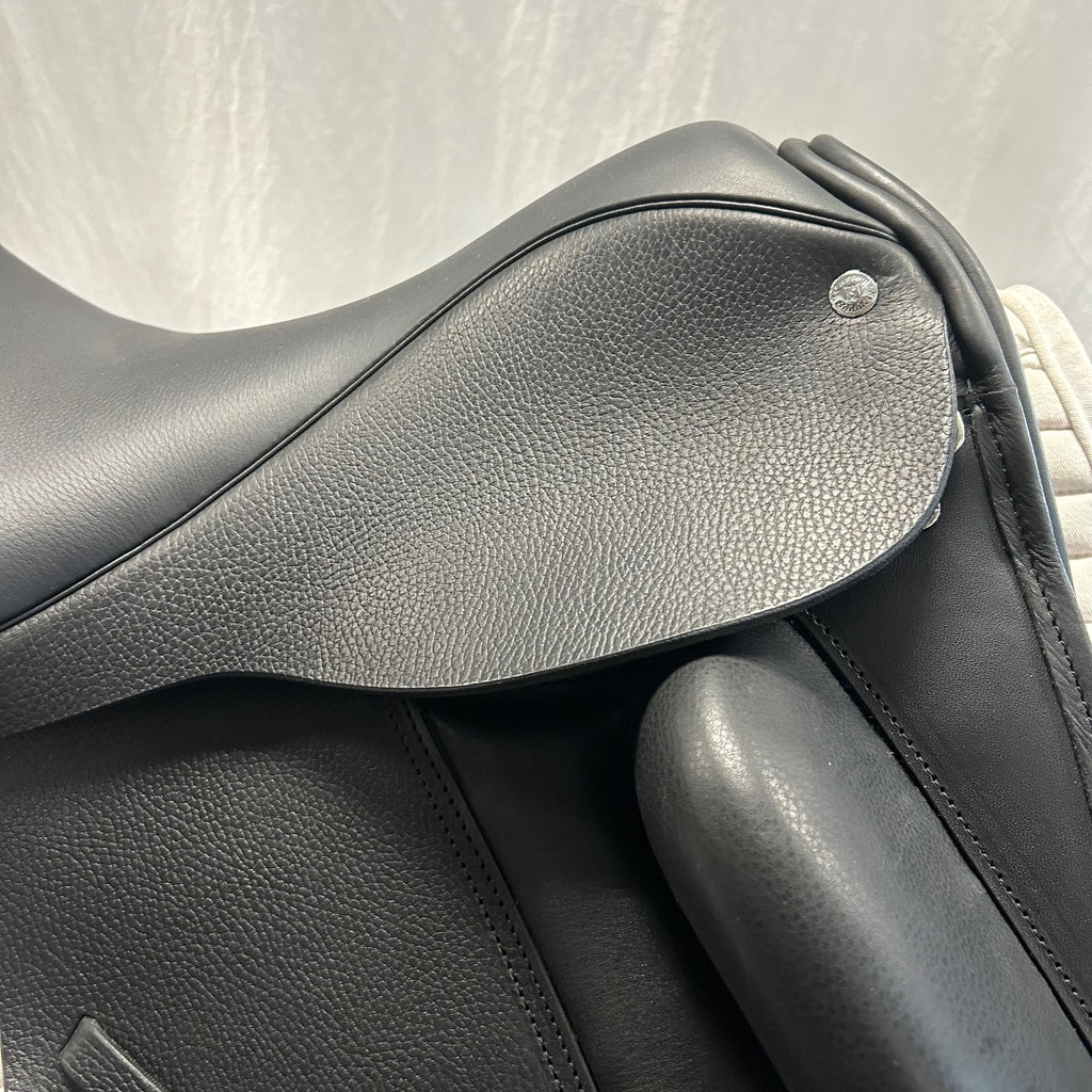 Demo Custom Signature Wolfgang Solo 18" Dressage Saddle