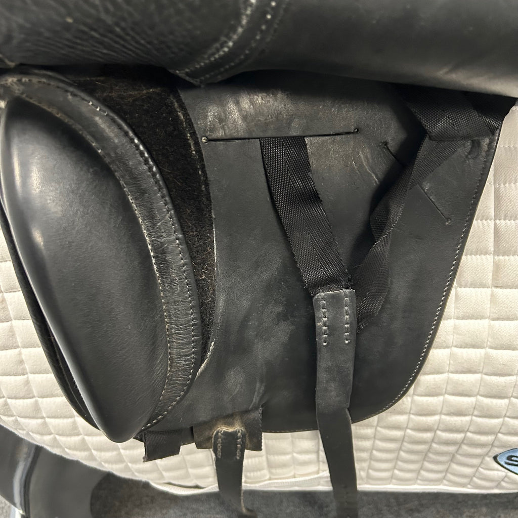 HOLD: Used Schleese Obrigado 17.5" Dressage Saddle