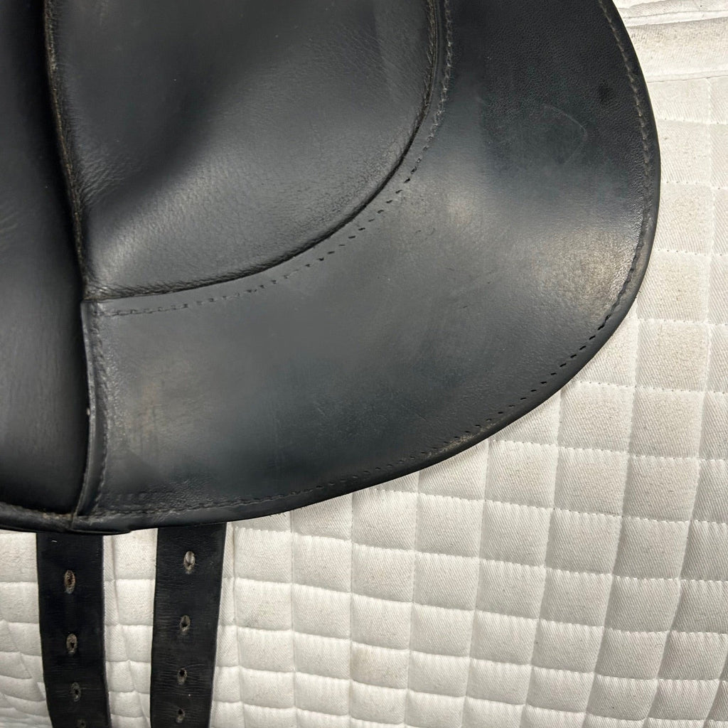 HOLD: Used Schleese Obrigado 17.5" Monoflap Dressage Saddle