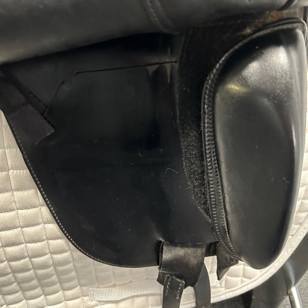 Used Schleese Wave 17.5"  Dressage Saddle