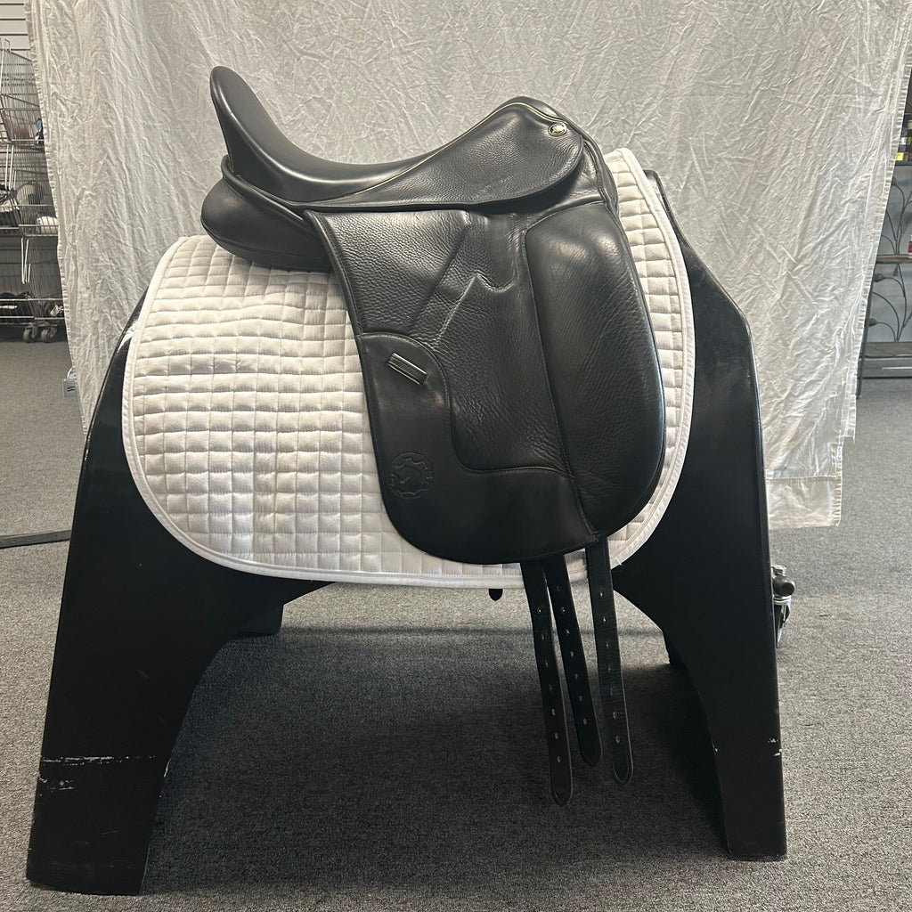 Used Hennig Sofa 17" Dressage Saddle