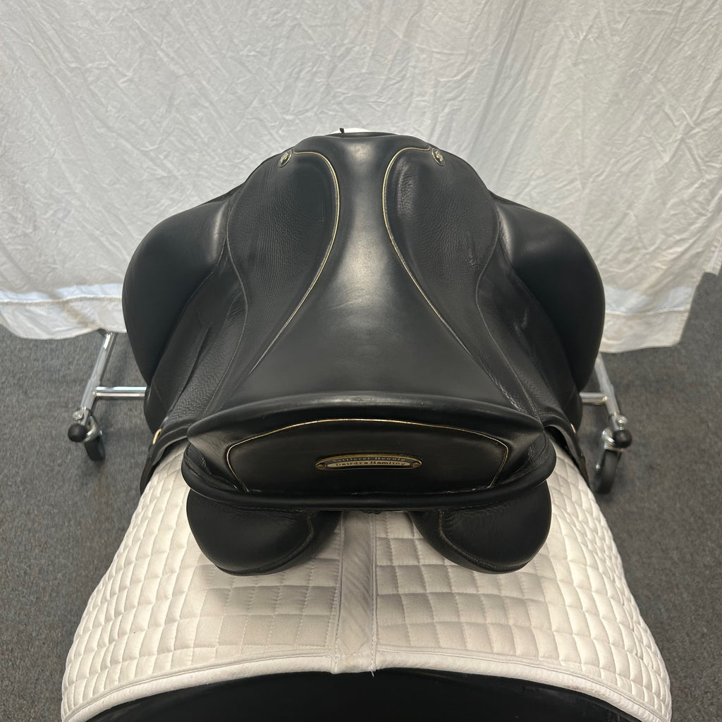 Used Hennig Sofa 17" Dressage Saddle