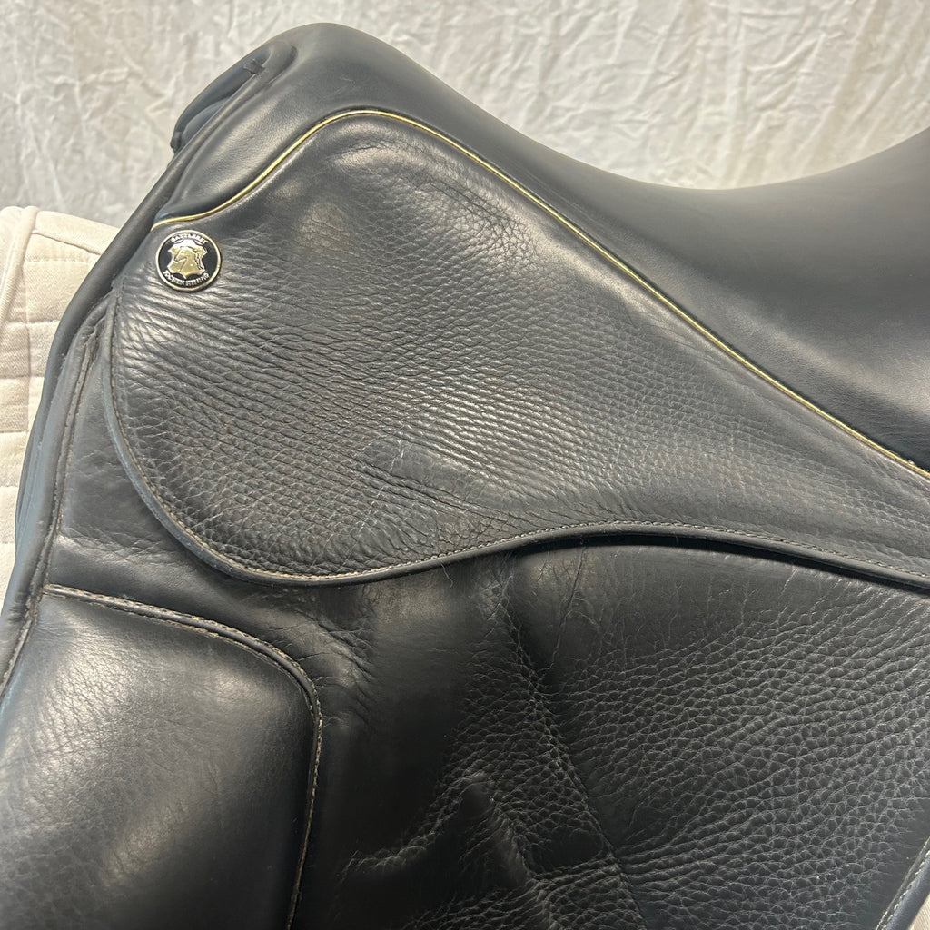 Used Hennig Sofa 17" Dressage Saddle