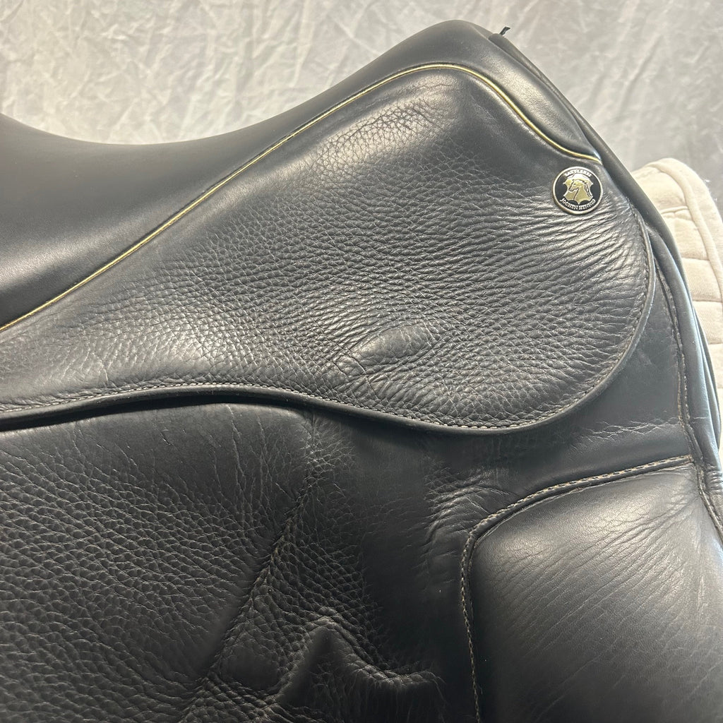 Used Hennig Sofa 17" Dressage Saddle