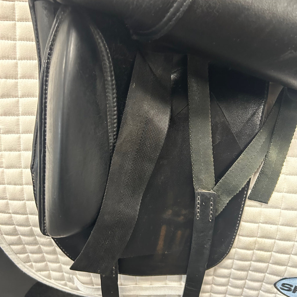 Used Schleese Infinity 17.5" Dressage Saddle