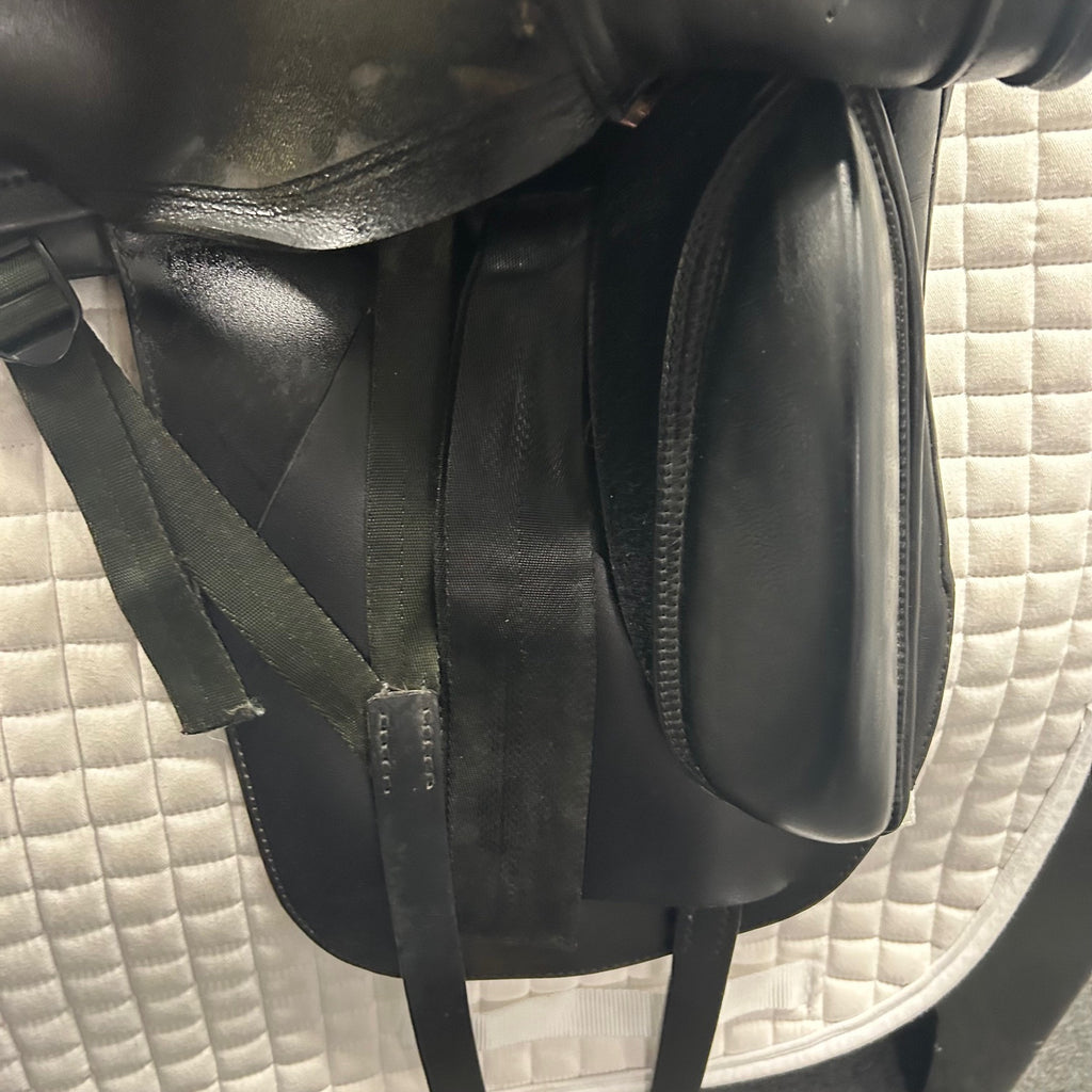 Used Schleese Infinity 17.5" Dressage Saddle