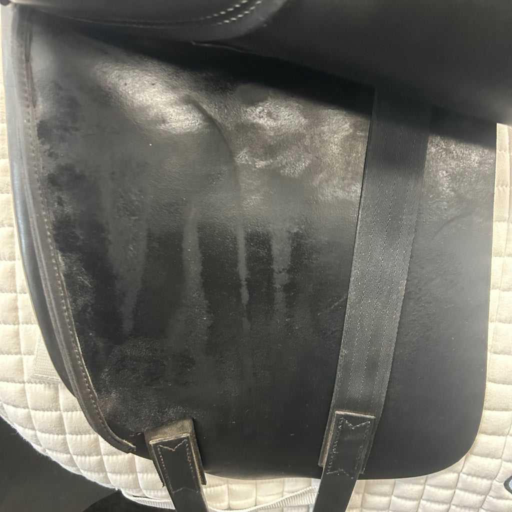 Used Amerigo Vega Dressage Saddle 17"