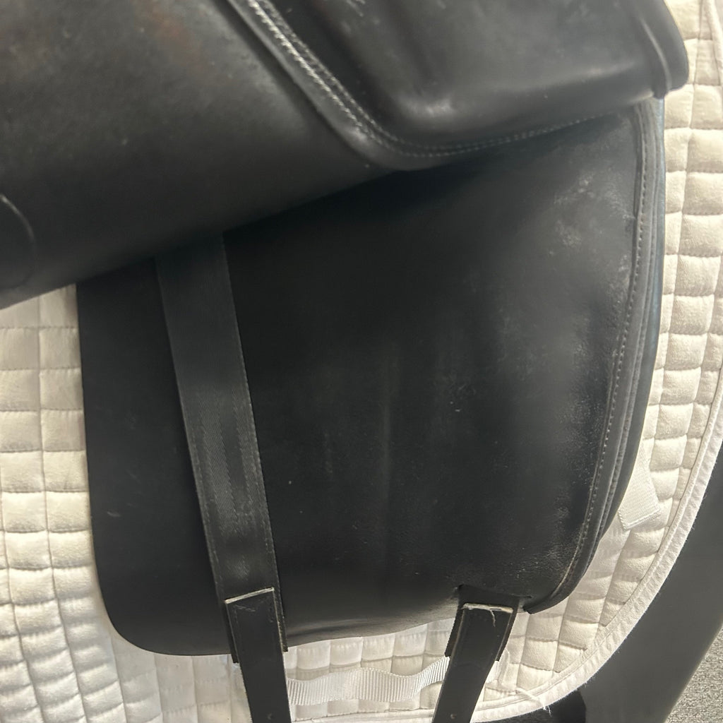 Used Amerigo Vega Dressage Saddle 17"