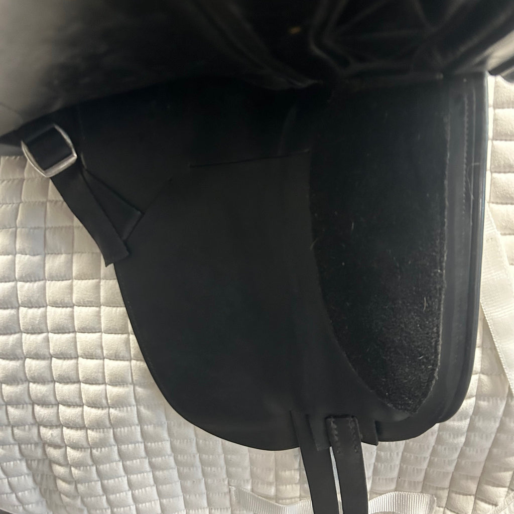 Used Schleese Triumph Plus 17.5" Dressage Saddle