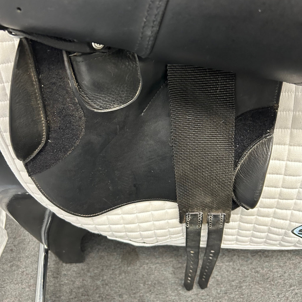 Used Schleese Merci 17.5" Jump Saddle