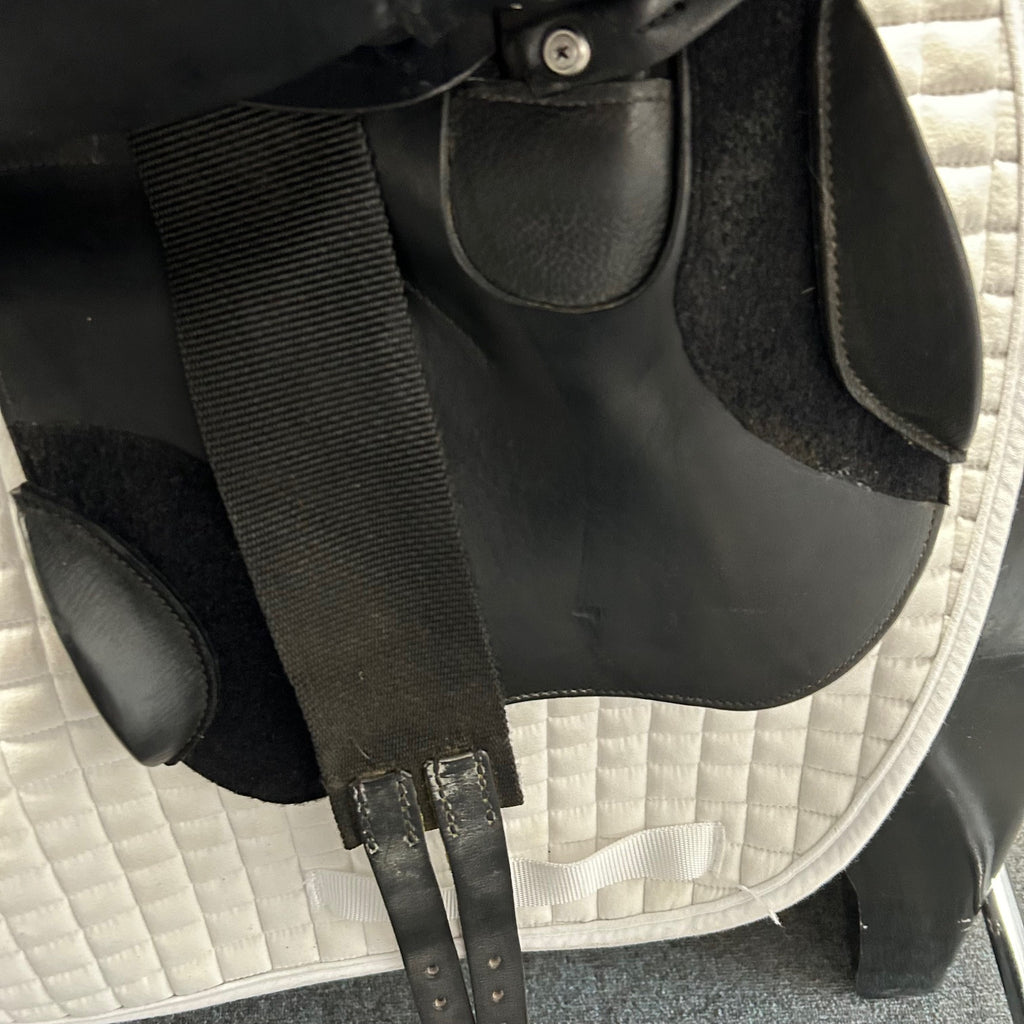 Used Schleese Merci 17.5" Jump Saddle