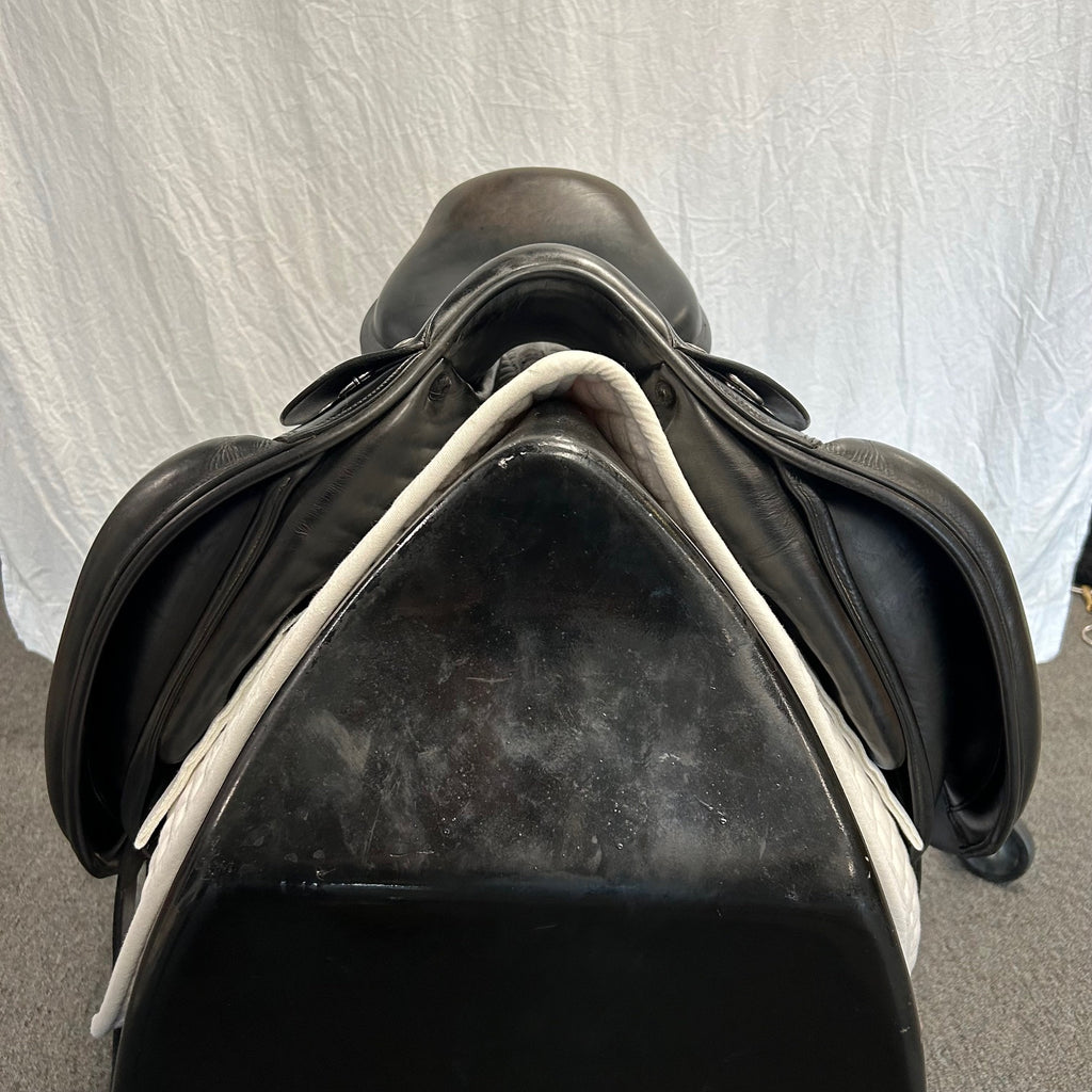 Used Amerigo Close Contact Dressage Saddle 17.5"