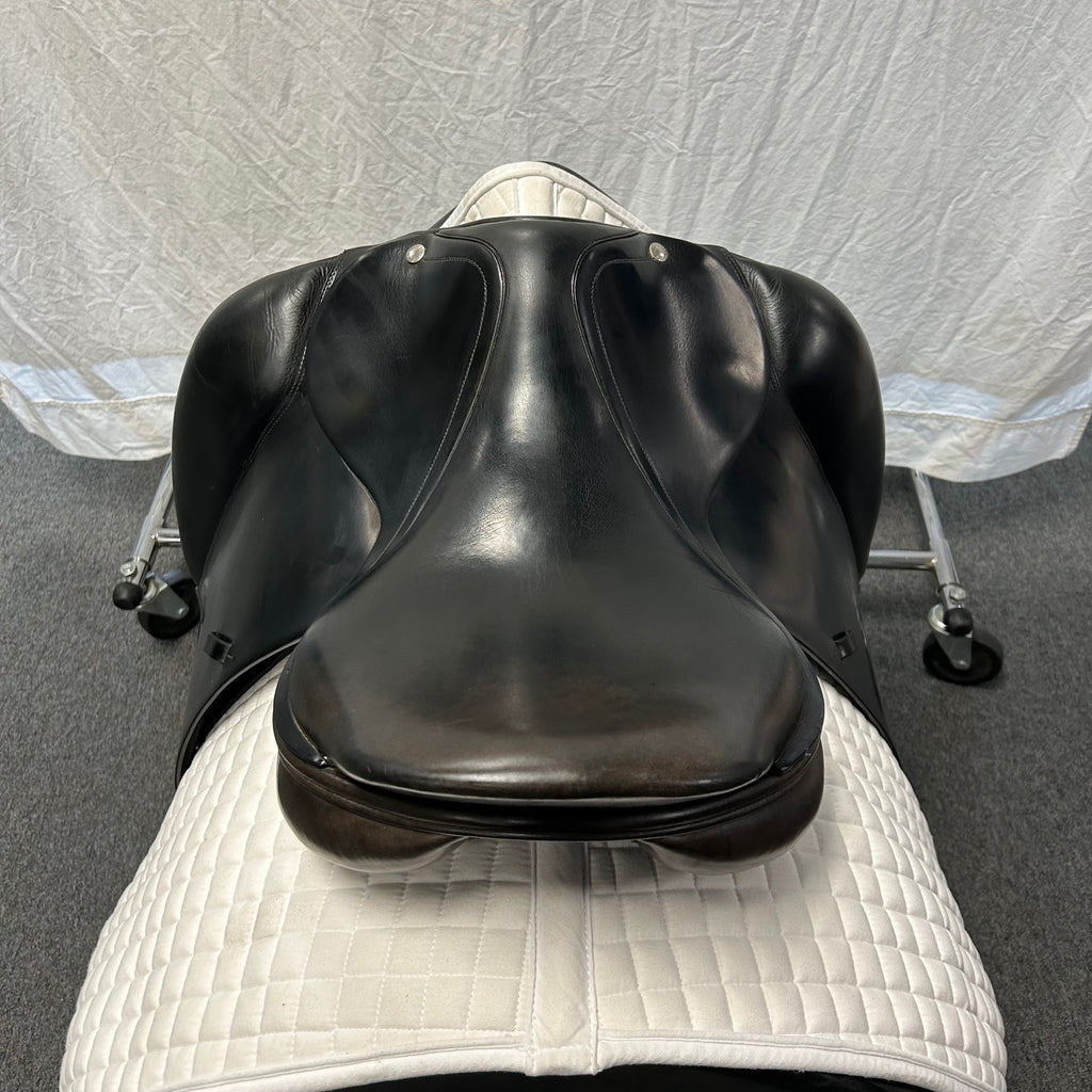 Used Amerigo Close Contact Dressage Saddle 17.5"