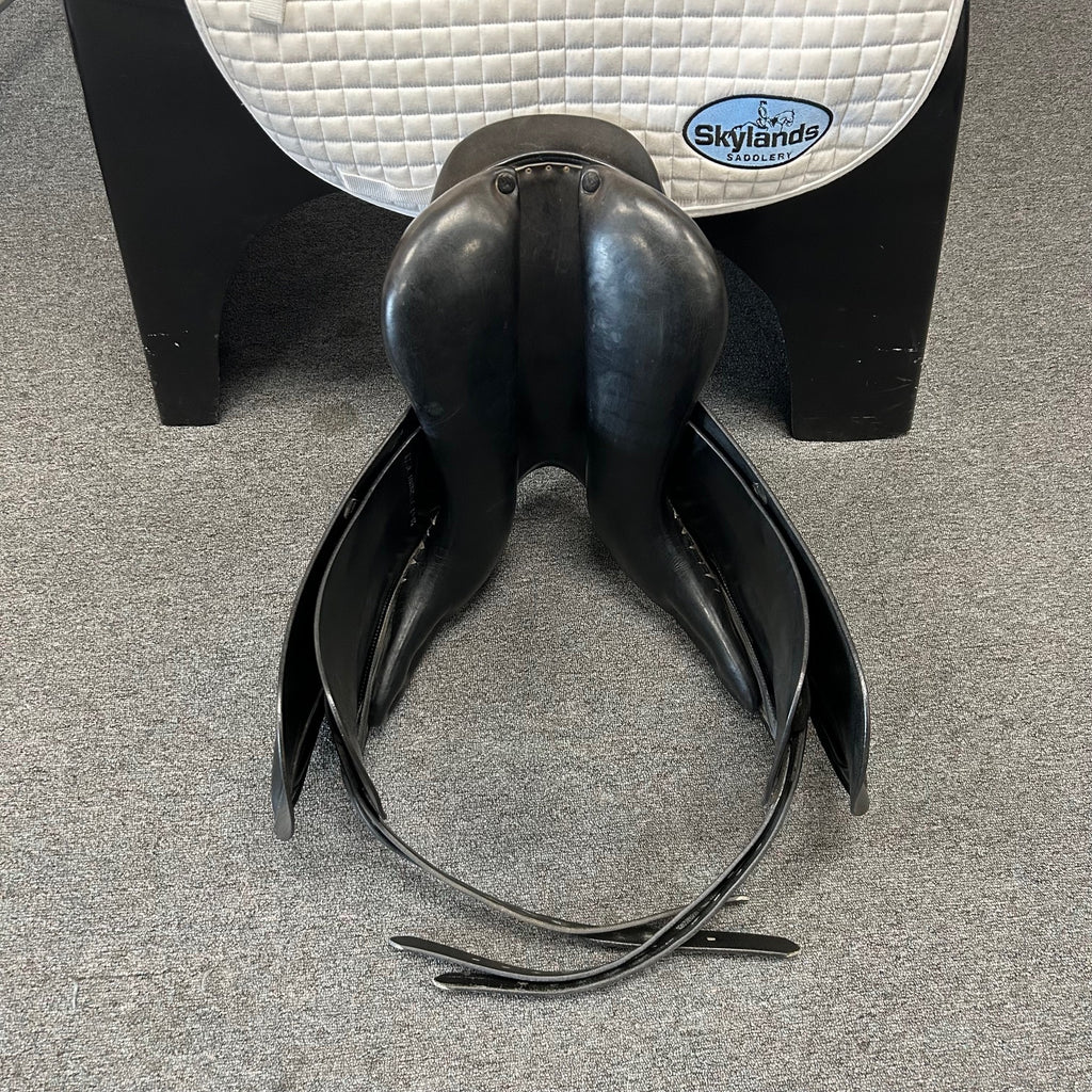 Used Amerigo Close Contact Dressage Saddle 17.5"