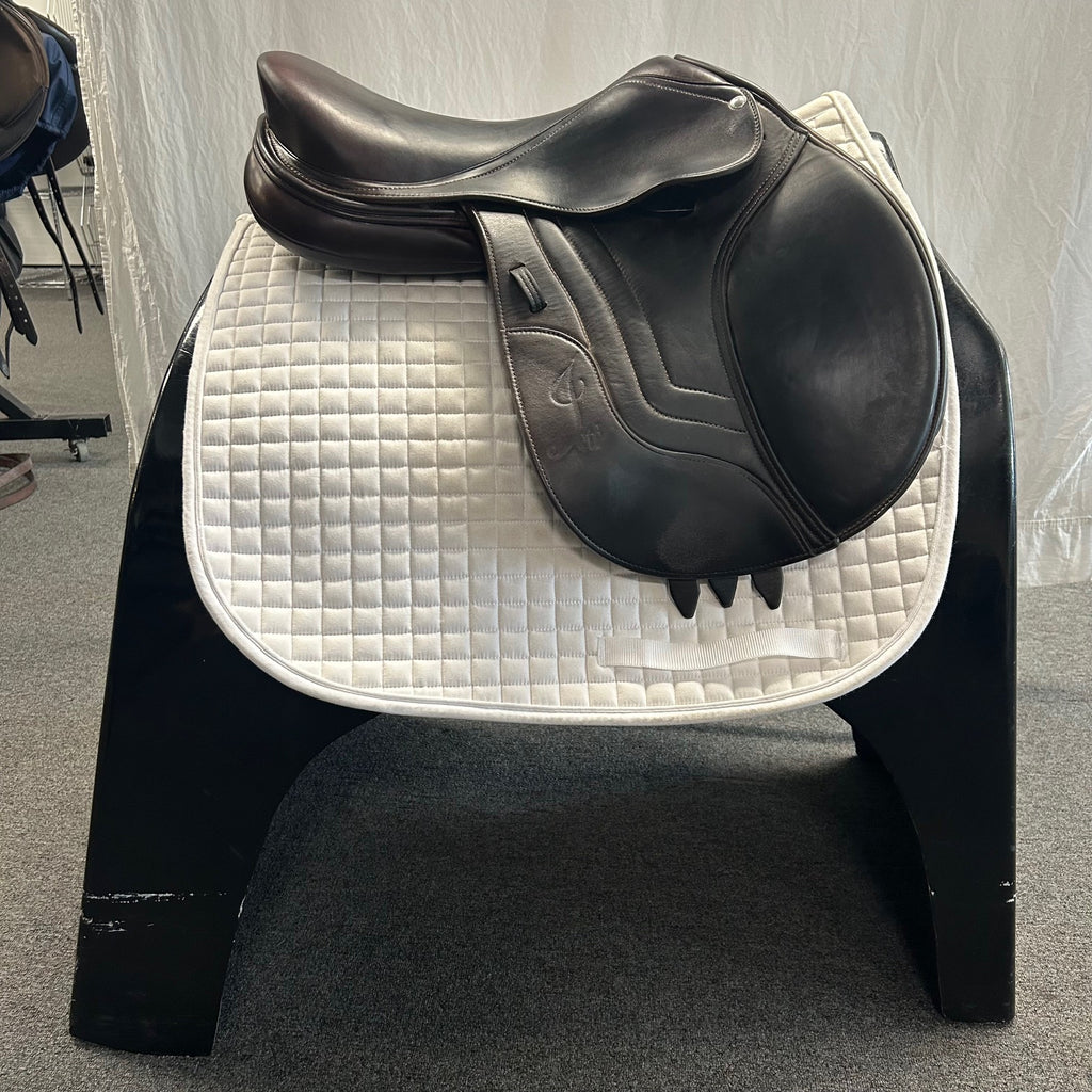 HOLD: Used Schleese Jete 17" Jump Saddle