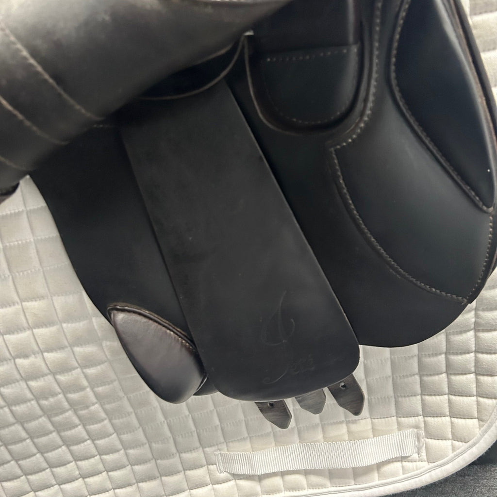 HOLD: Used Schleese Jete 17" Jump Saddle