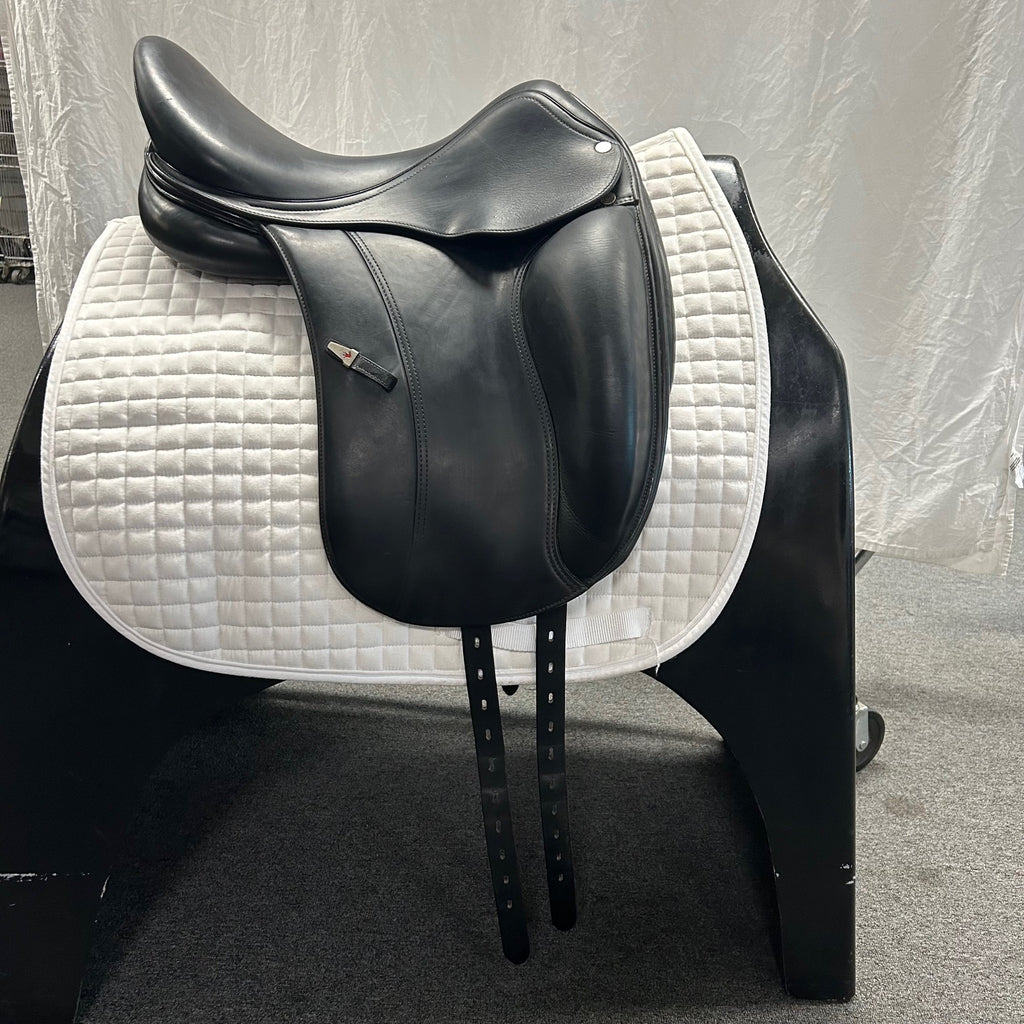 Used Equipe Oracle 17" Monoflap Dressage Saddle