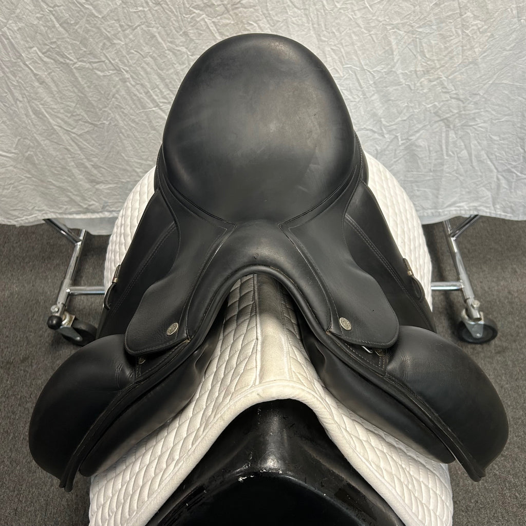 Used Equipe Oracle 17" Monoflap Dressage Saddle