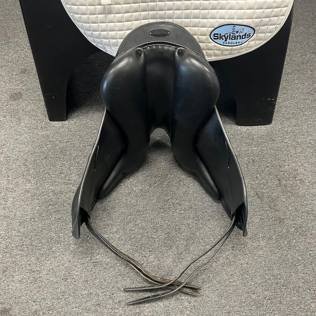 Used Equipe Oracle 17" Monoflap Dressage Saddle