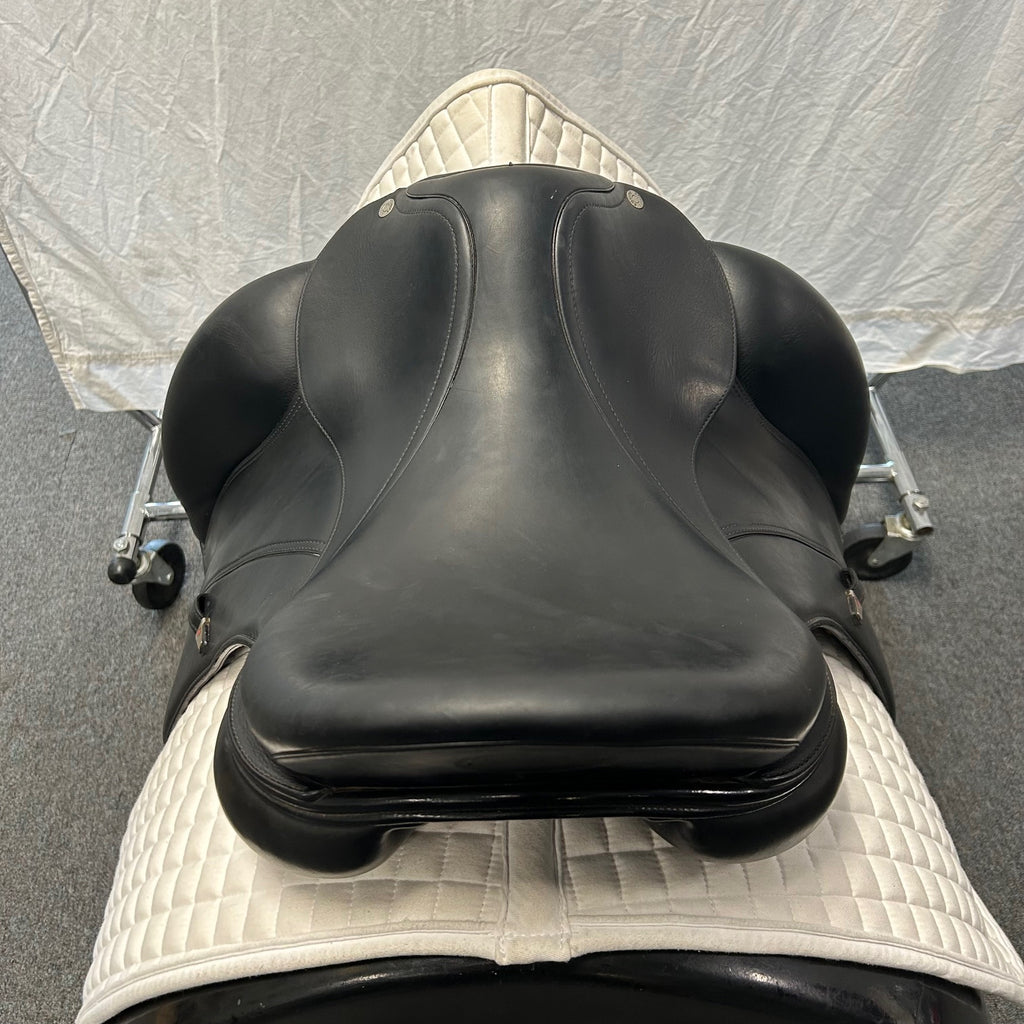 Used Equipe Oracle 17" Monoflap Dressage Saddle