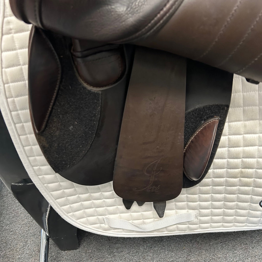 HOLD: Used Schleese Jete 16.5" Jump Saddle