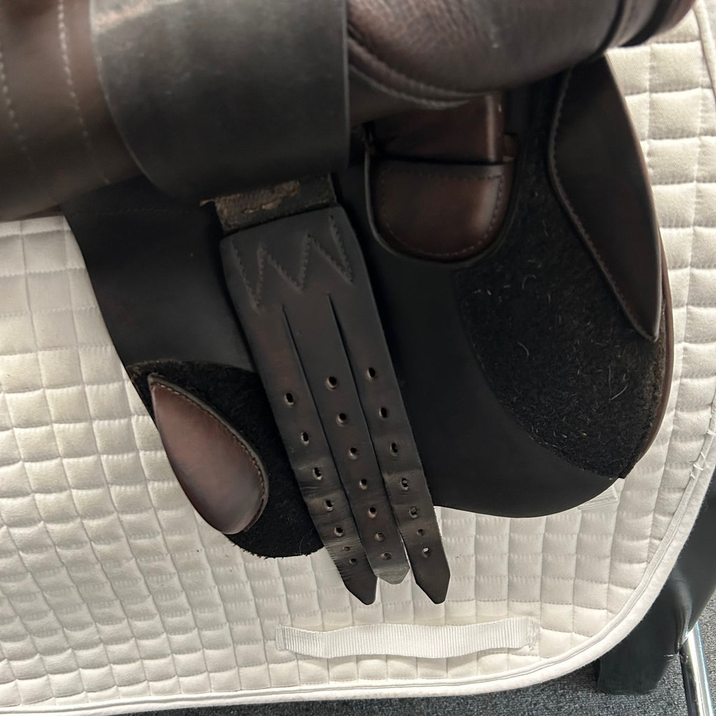 Used Schleese Jete 16.5" Jump Saddle