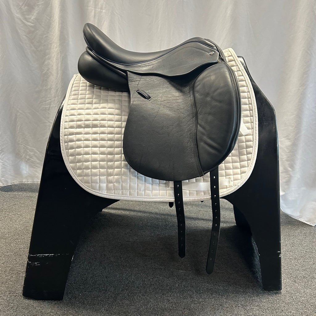 Used Detente Helix 17.5" Dressage Saddle