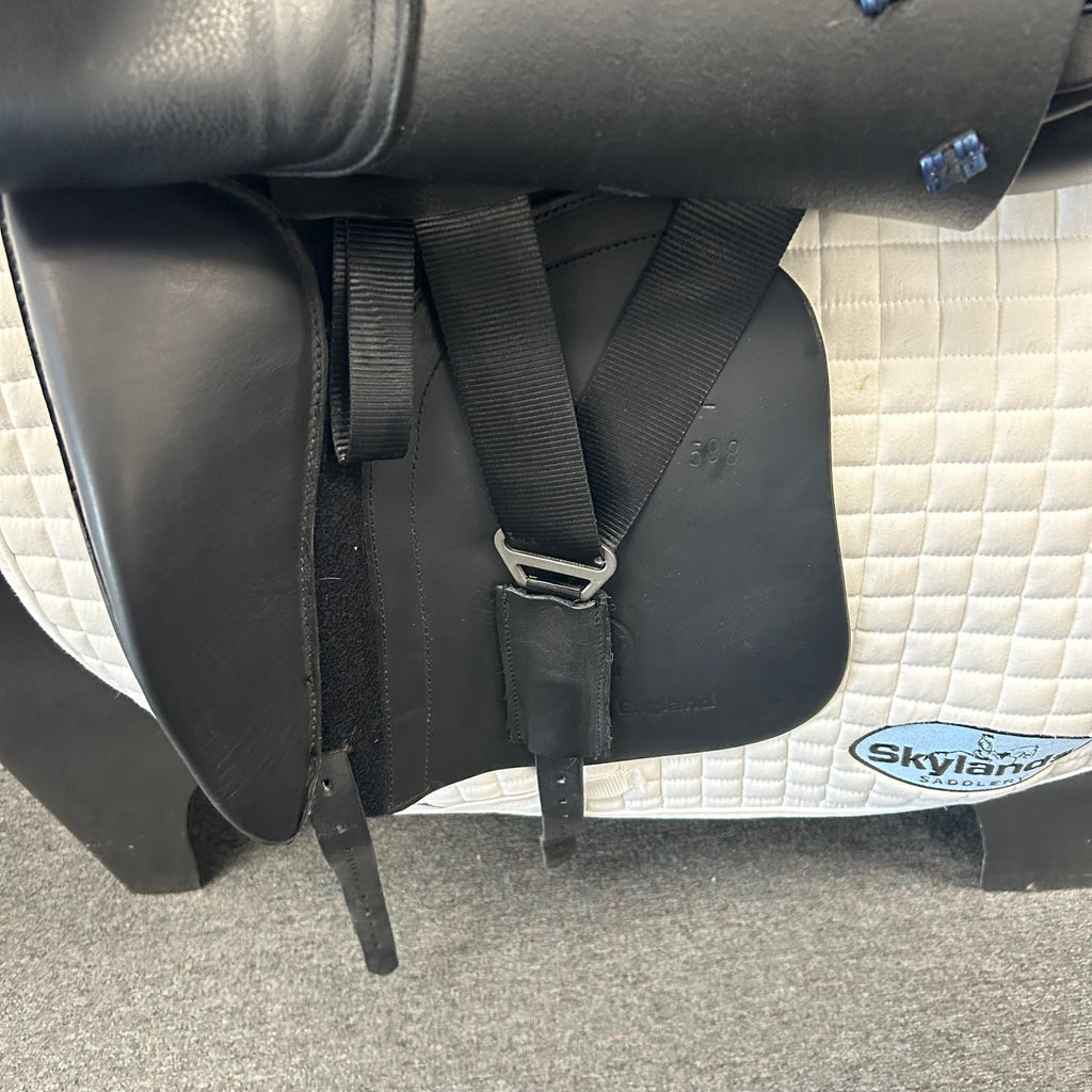 Used Detente Helix 17.5" Dressage Saddle