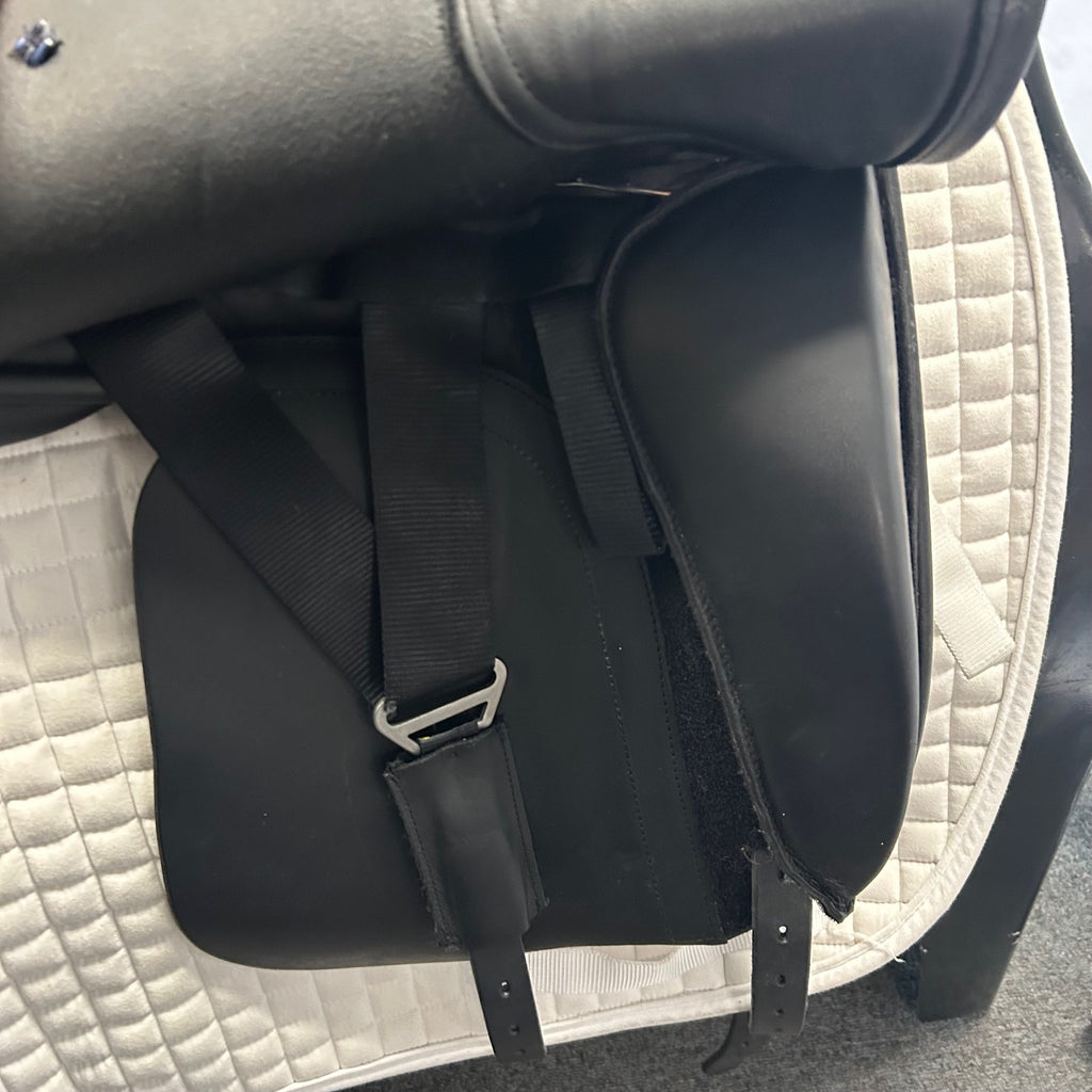 Used Detente Helix 17.5" Dressage Saddle