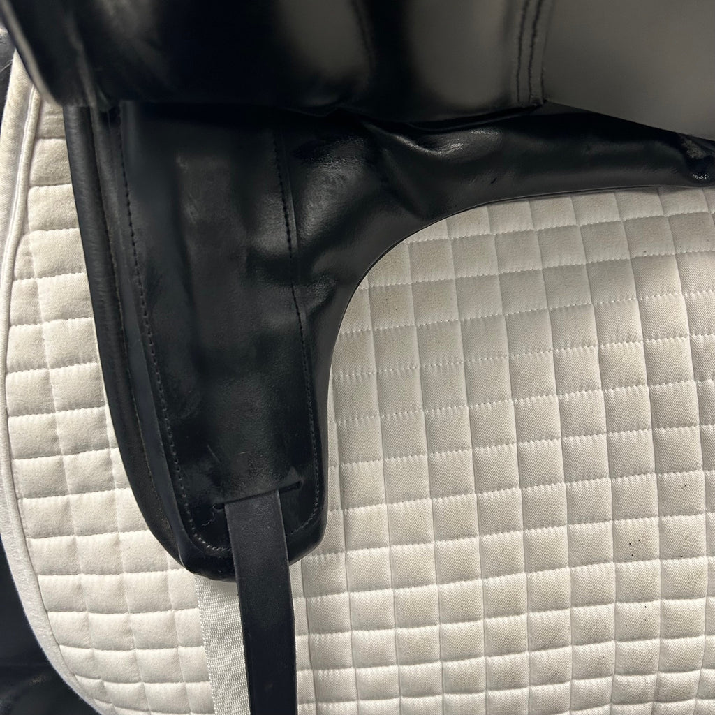 Used Custom Advantage R 17.5" Dressage Saddle