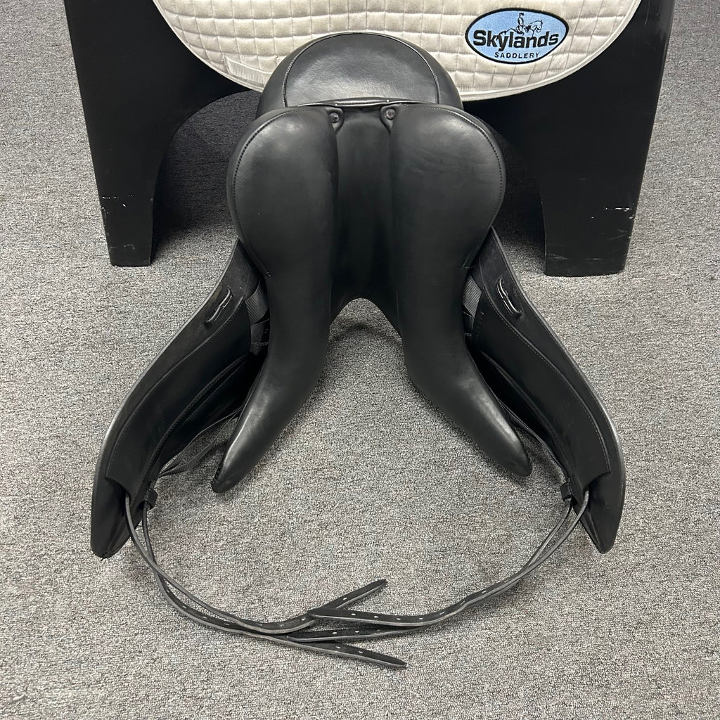 Used Veritas Unitas 17.5" Dressage Saddle