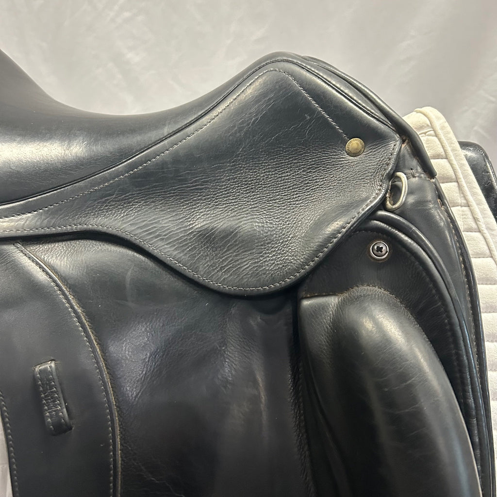 Used Schleese Obrigado 18" Dressage Saddle