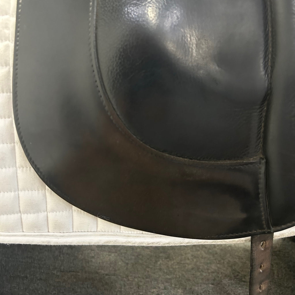 Used Schleese Obrigado 18" Dressage Saddle