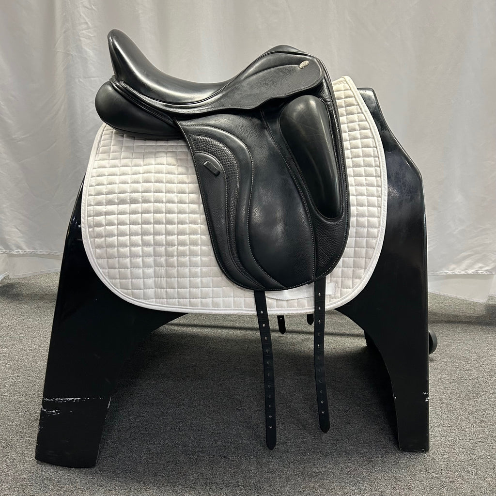 Used Fairfax Elias 17.5" Dressage Saddle