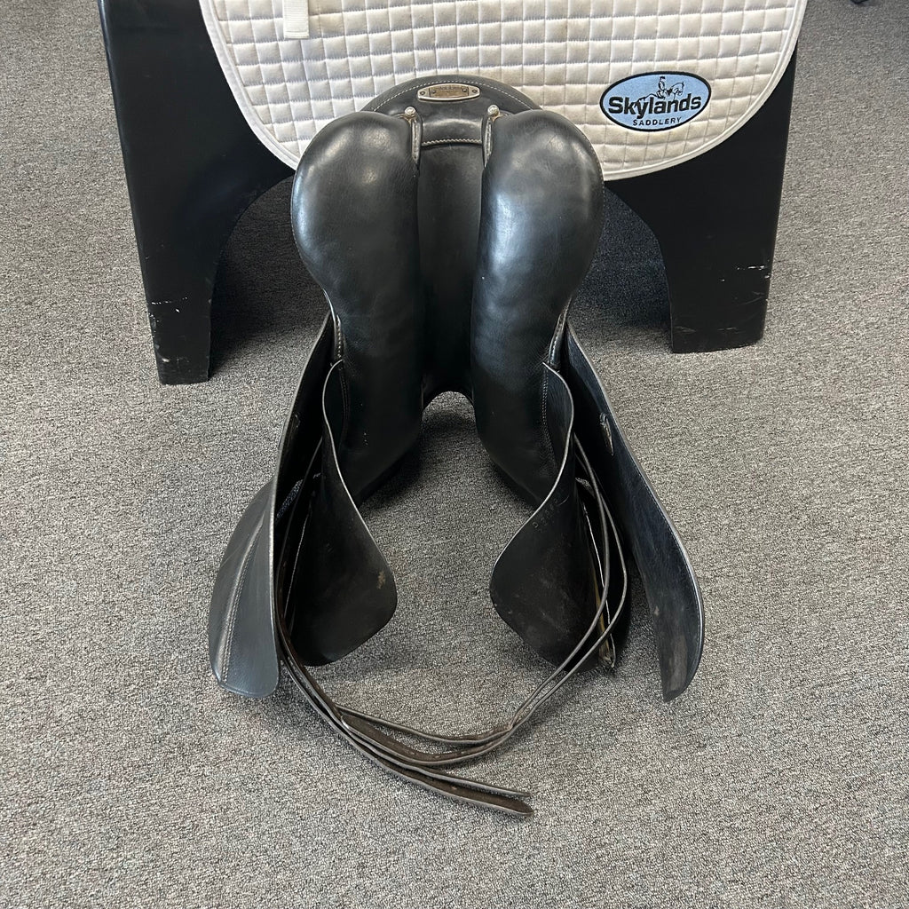 Used Stubben Genesis Deluxe 17.5"Dressage Saddle