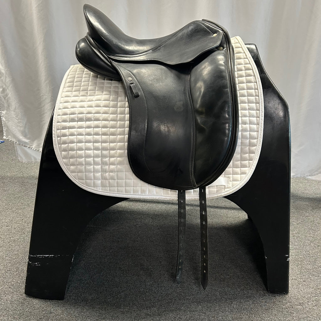 Used Schleese Wave 17" Dressage Saddle