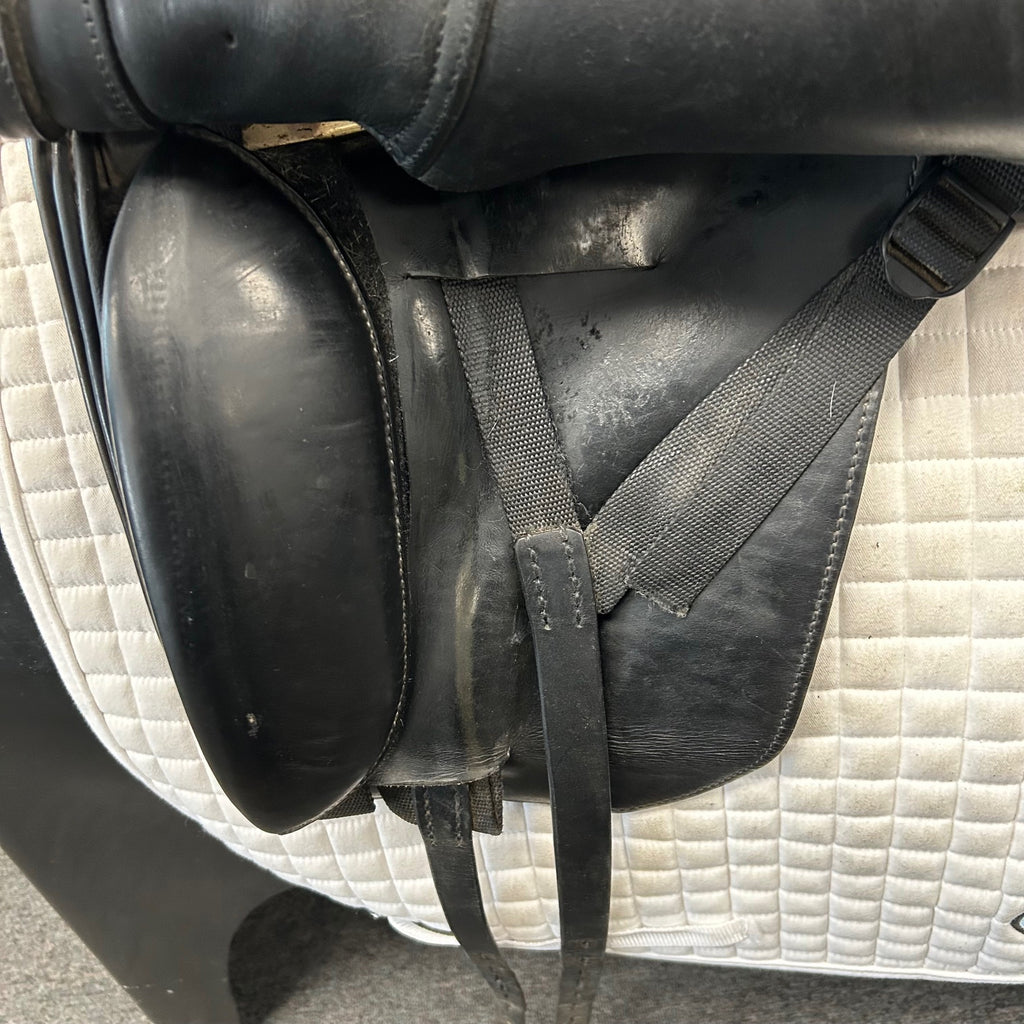 Used Schleese Wave 17" Dressage Saddle