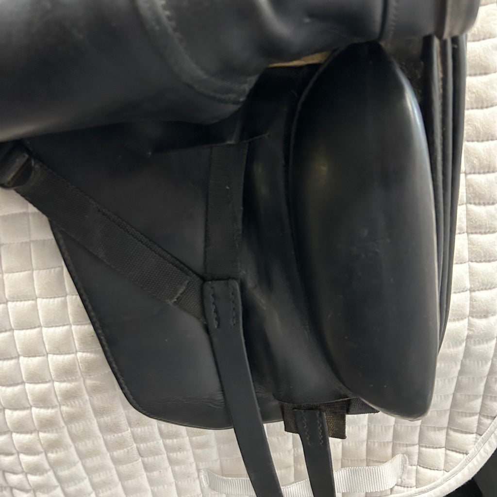 Used Schleese Wave 17" Dressage Saddle