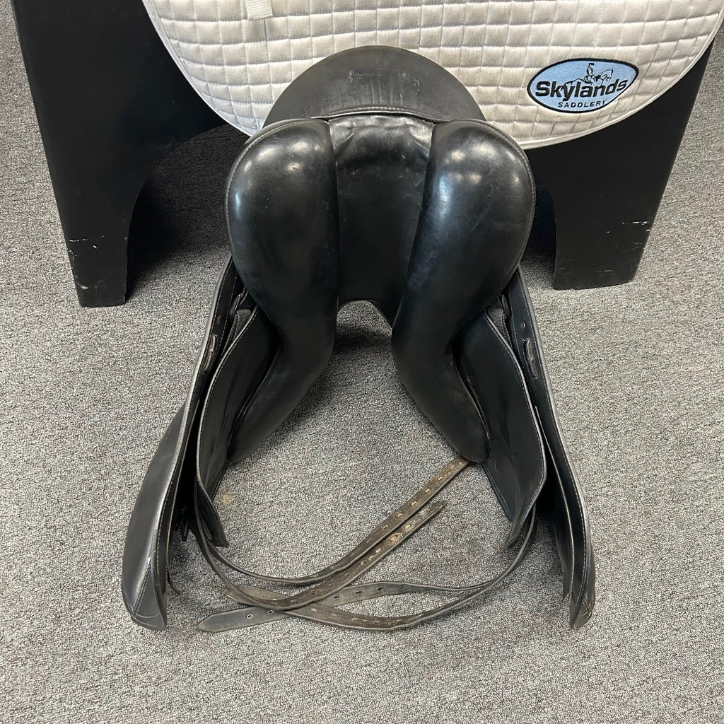 Used Schleese Wave 17" Dressage Saddle