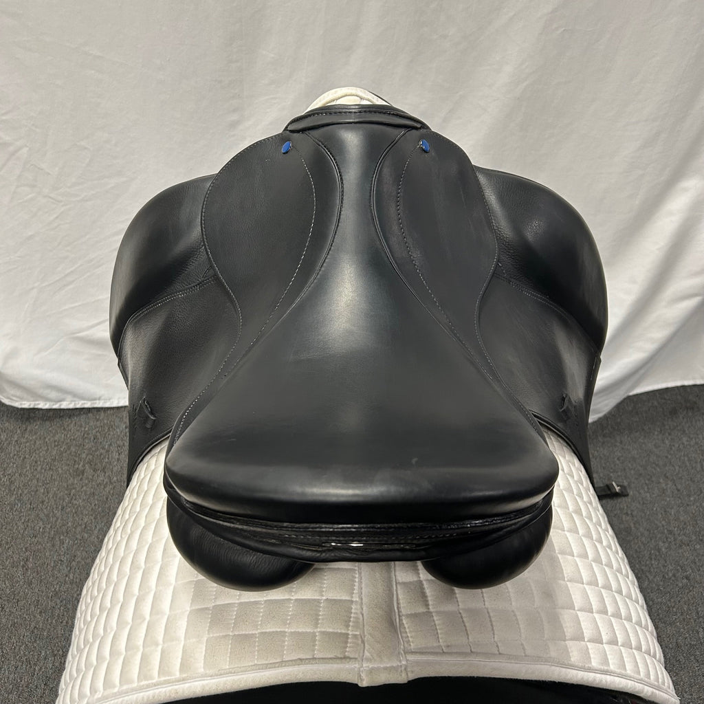 Used Stubben Genesis Deluxe 17.5"Dressage Saddle