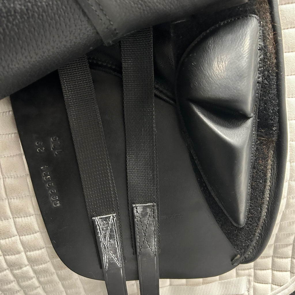 Used Stubben Genesis Deluxe 17.5"Dressage Saddle