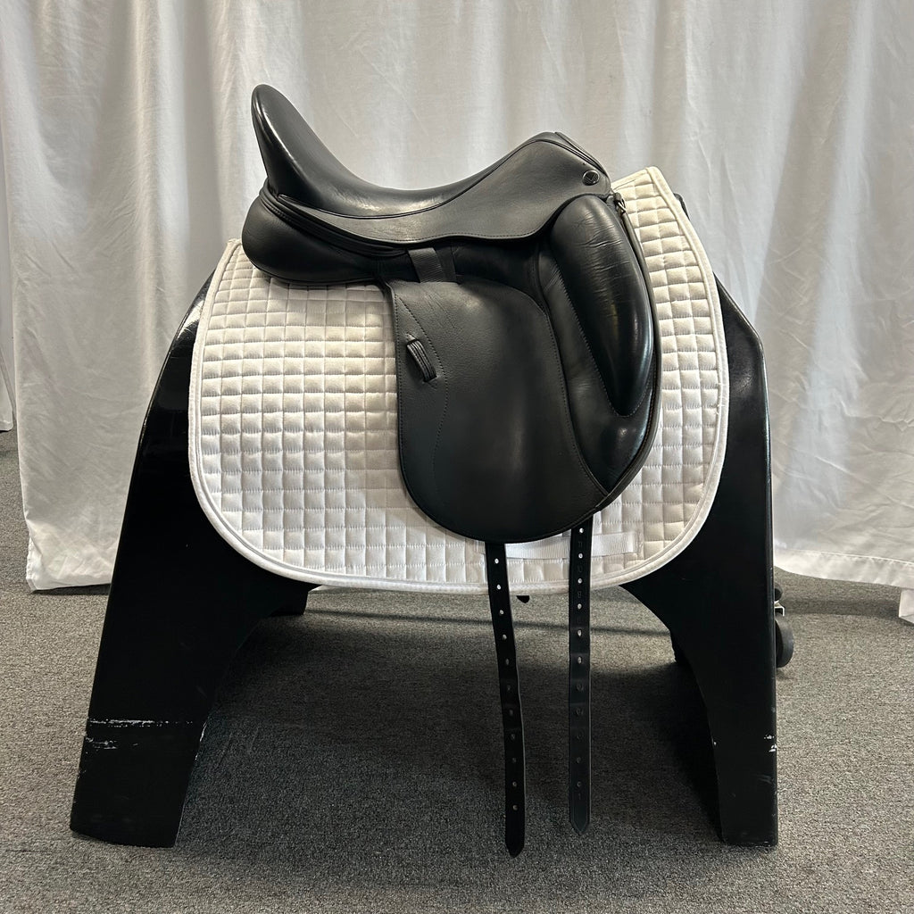 Used Veritas Vero 17.5" Dressage Saddle