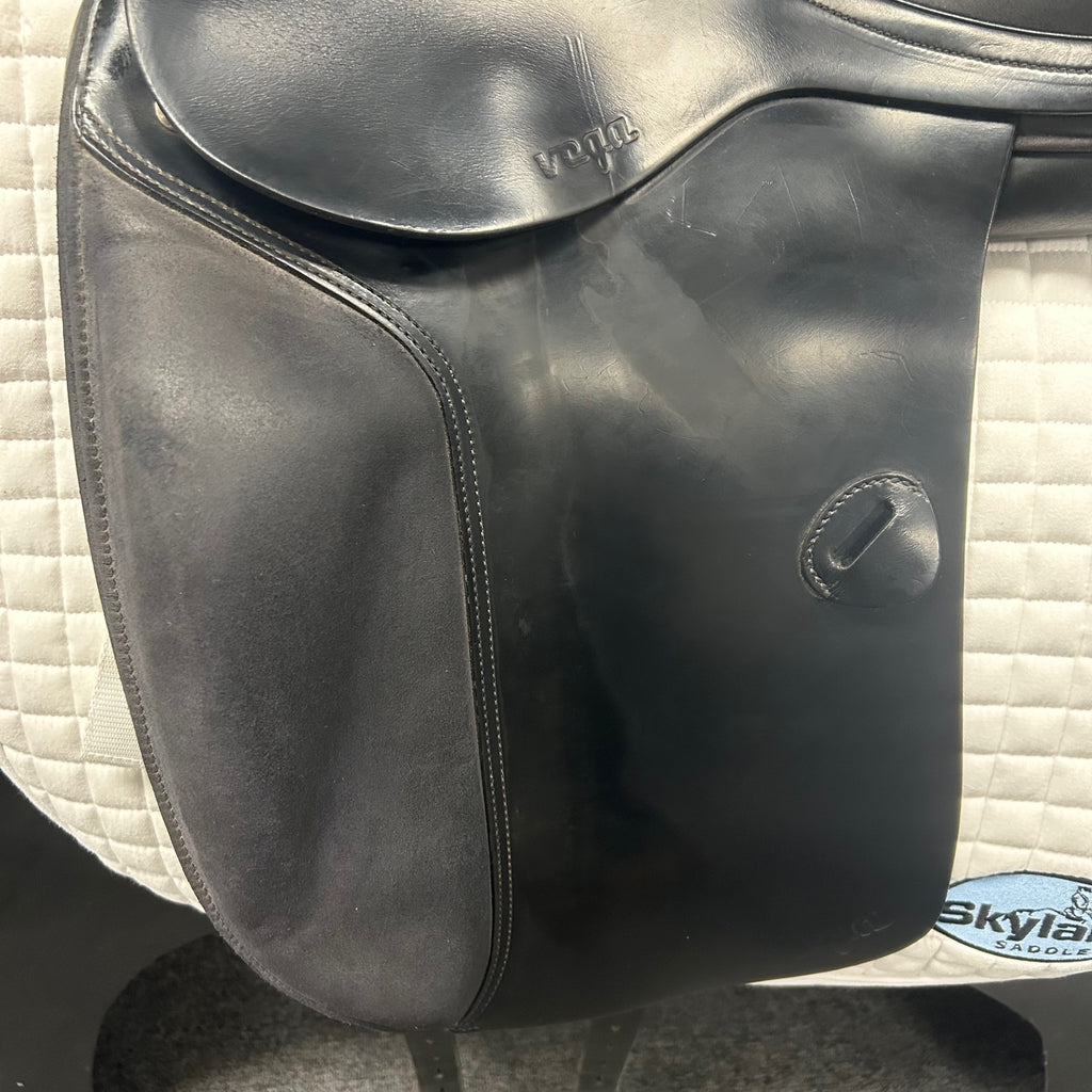 Used Amerigo Vega Dressage Saddle 17"